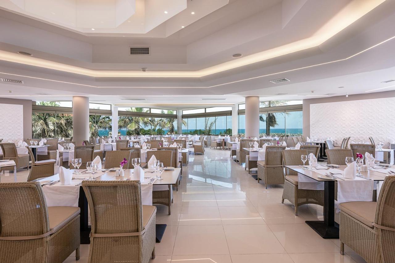 普拉塔尼亚斯港海滩度假酒店及Spa中心 Platanés 外观 照片 The restaurant at the hotel