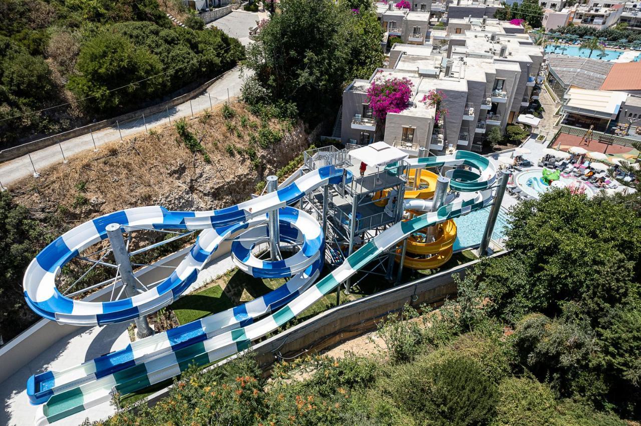 普拉塔尼亚斯港海滩度假酒店及Spa中心 Platanés 外观 照片 Aerial view of the water park