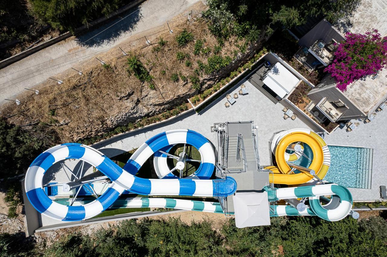 普拉塔尼亚斯港海滩度假酒店及Spa中心 Platanés 外观 照片 Aerial view of the water park