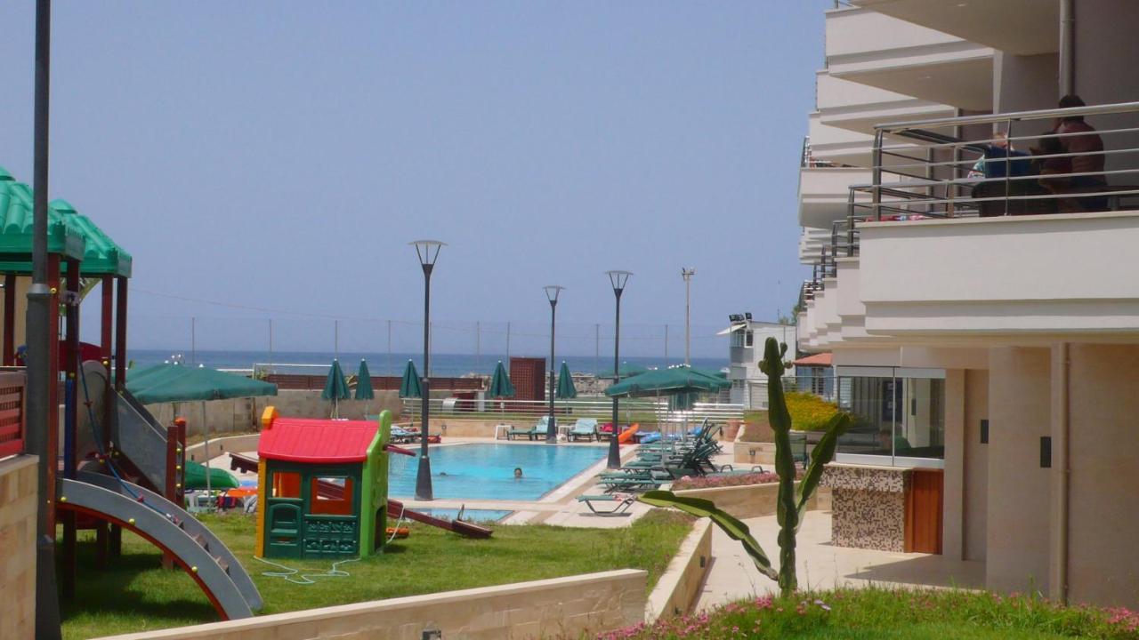 普拉塔尼亚斯港海滩度假酒店及Spa中心 Platanés 外观 照片 A view of the beach
