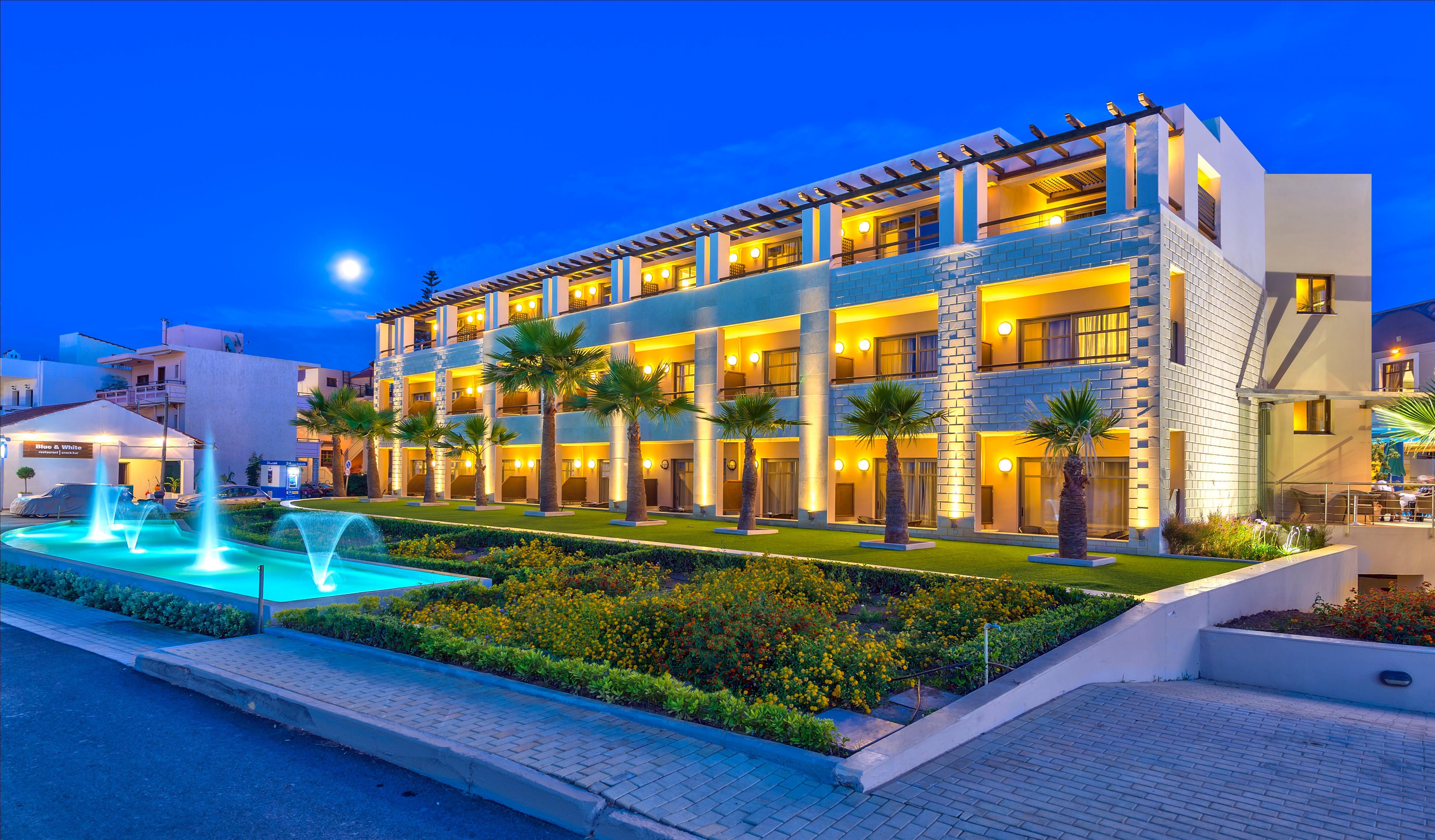 普拉塔尼亚斯港海滩度假酒店及Spa中心 Platanés 外观 照片 The Village Resort